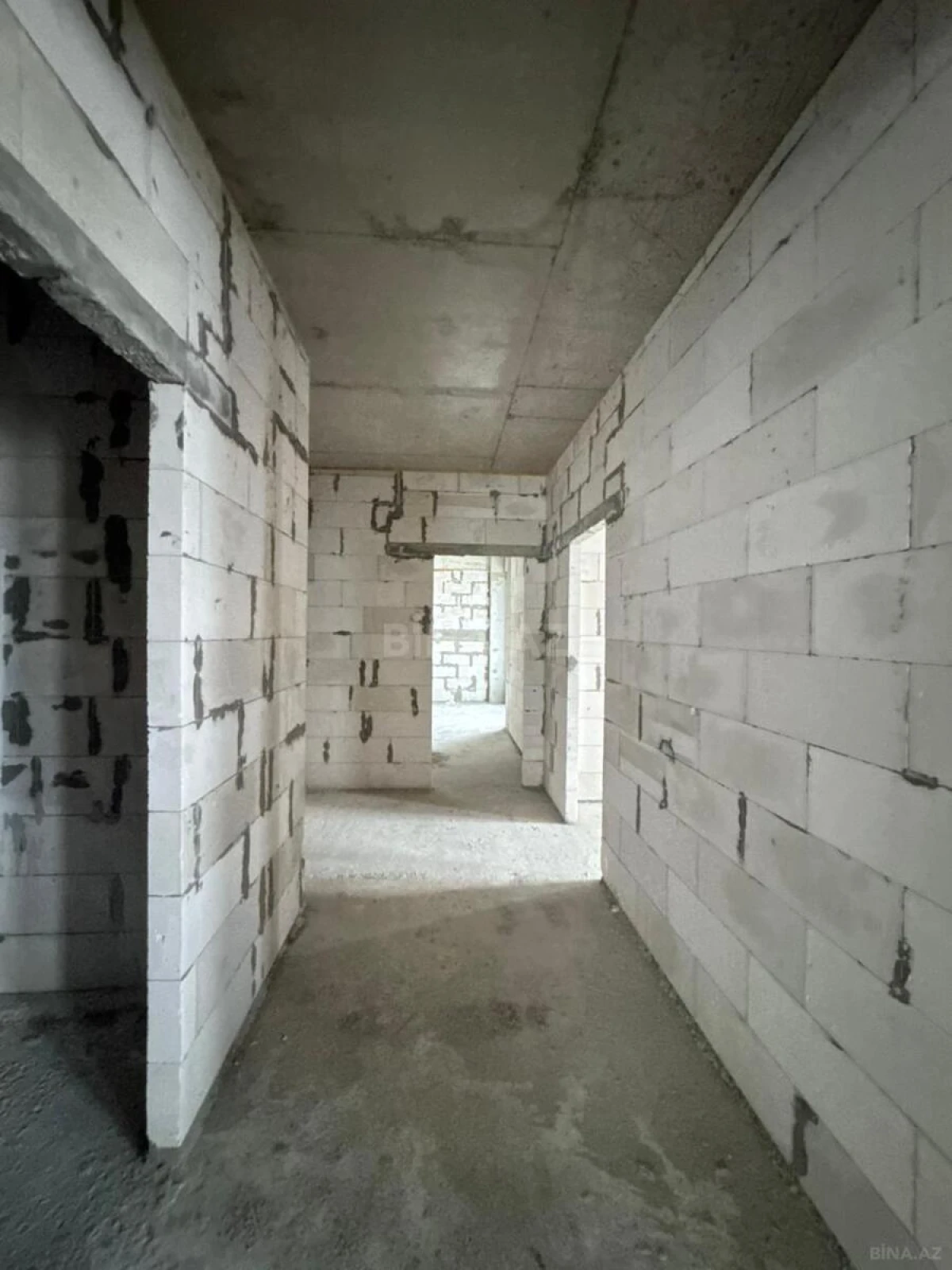 Satılır 4 otaqlı mənzil 165 m²