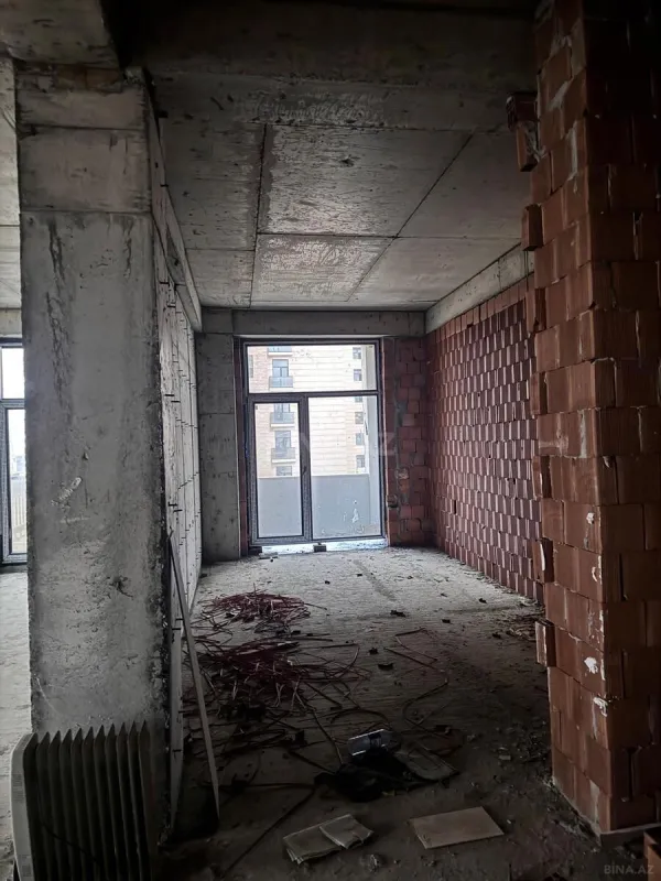 Satılır 4 otaqlı mənzil 150 m²