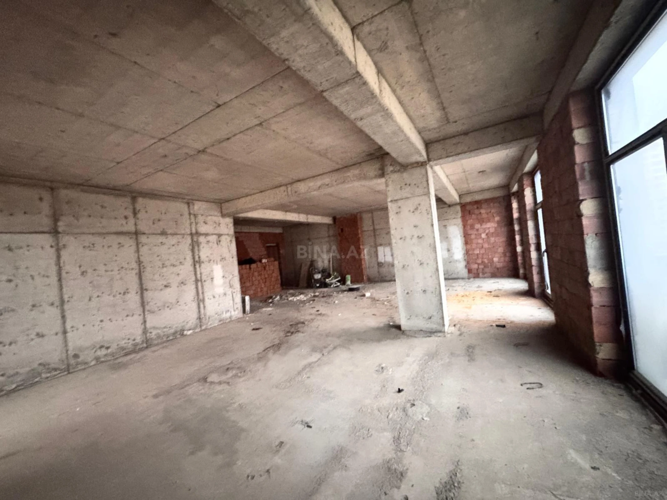 Satılır 4 otaqlı mənzil 150 m²