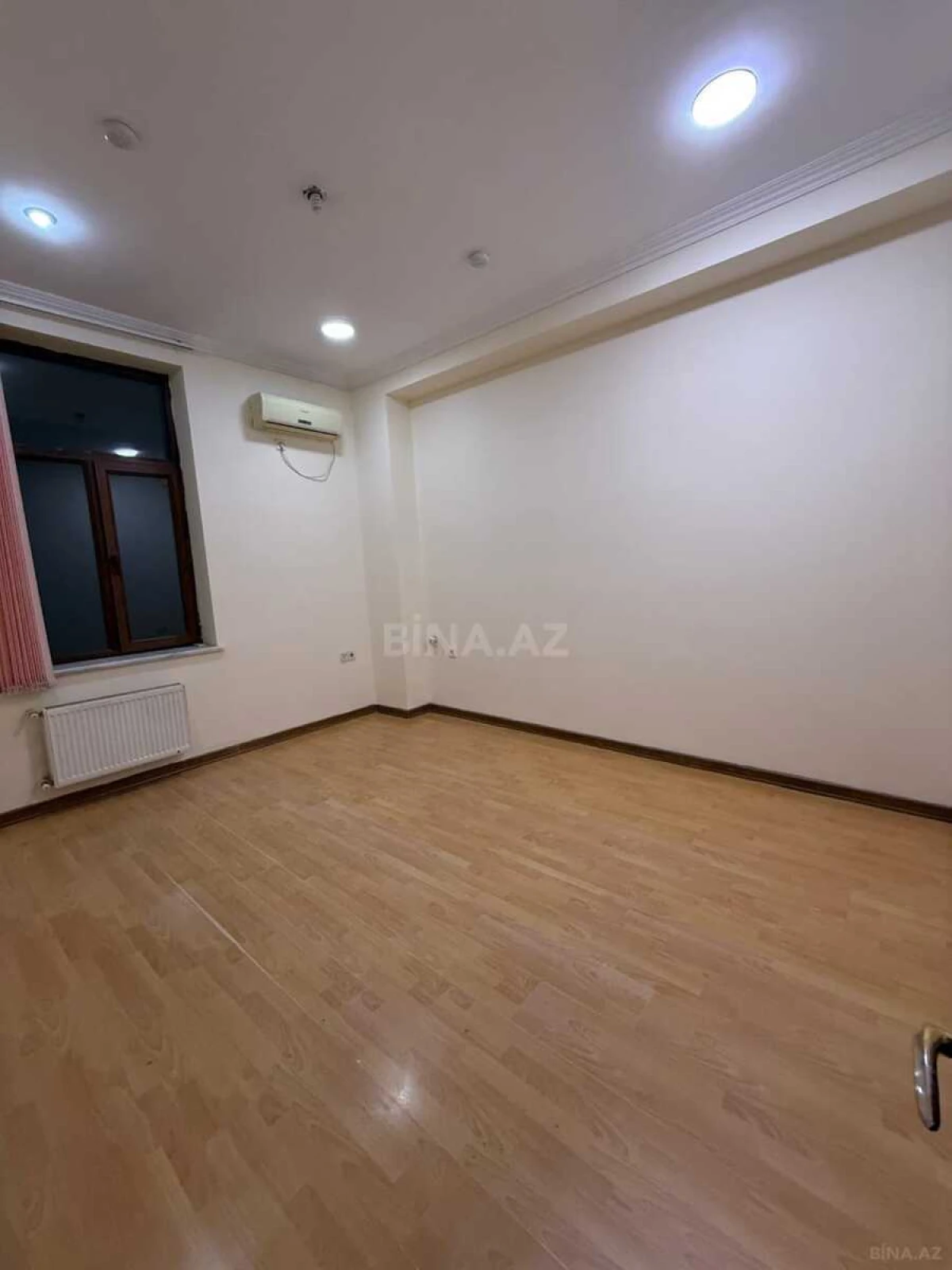 Kirayə verilir 5 otaqlı ofis 250 m²