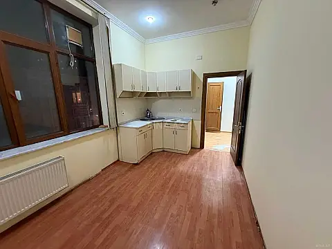 Kirayə verilir 5 otaqlı ofis 250 m²