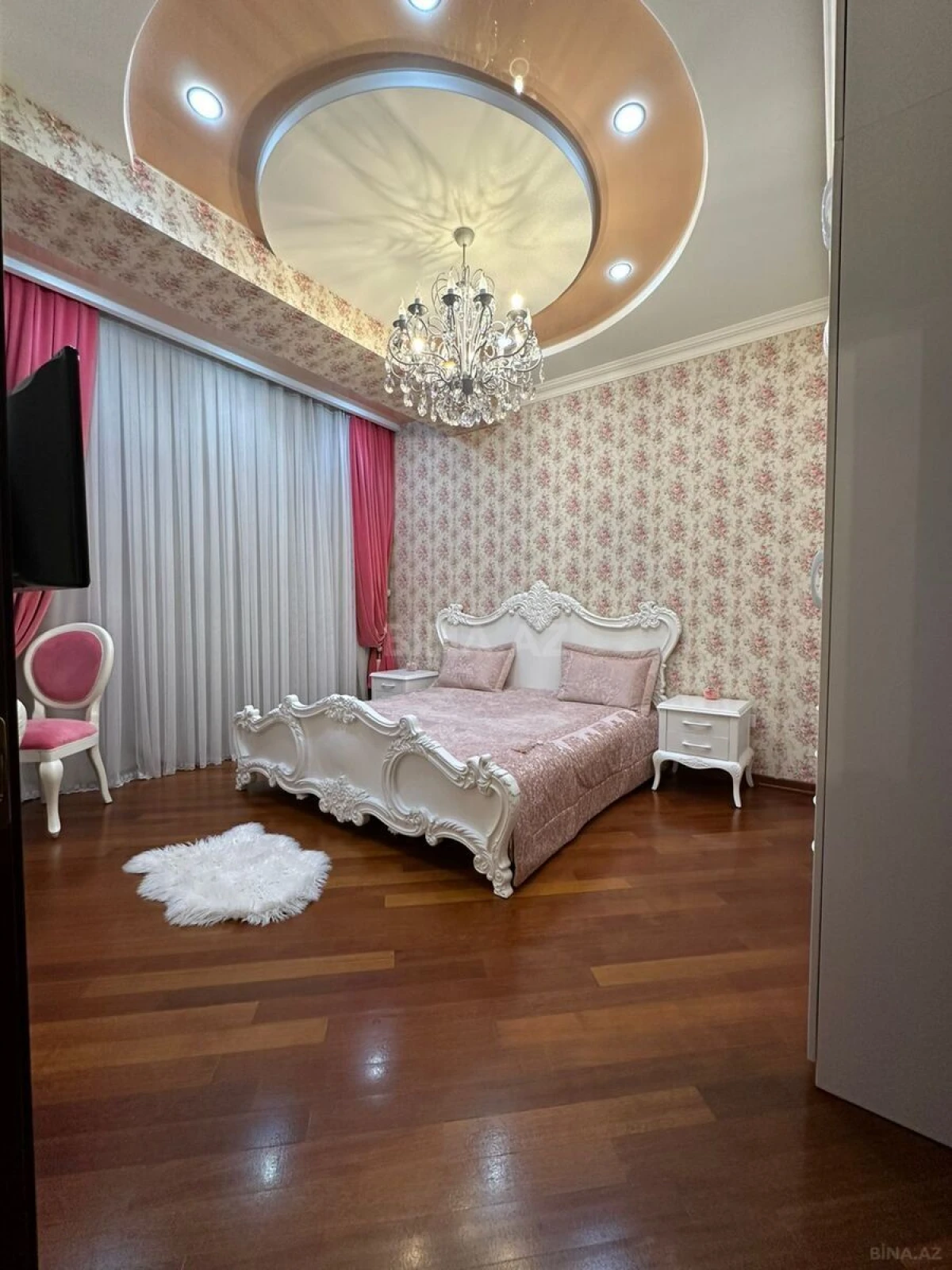 Satılır 2 otaqlı mənzil 121 m²