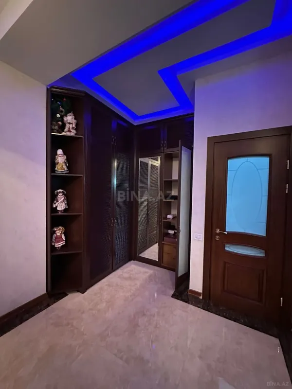 Satılır 2 otaqlı mənzil 121 m²