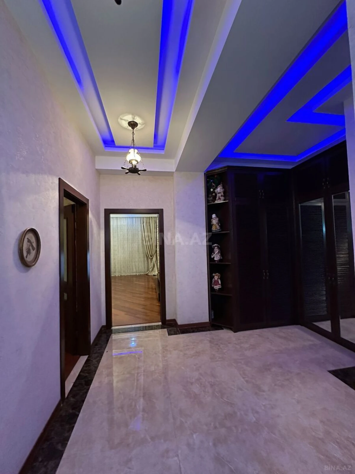 Satılır 2 otaqlı mənzil 121 m²