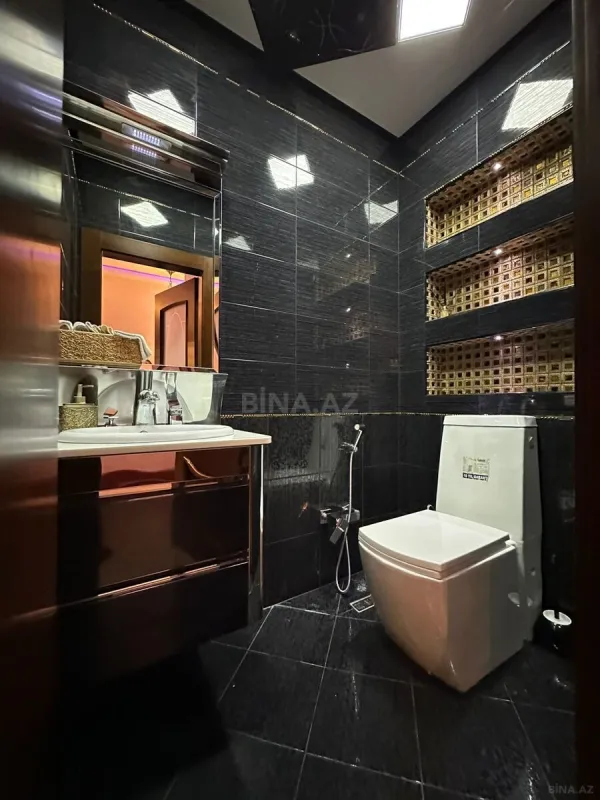 Satılır 2 otaqlı mənzil 121 m²