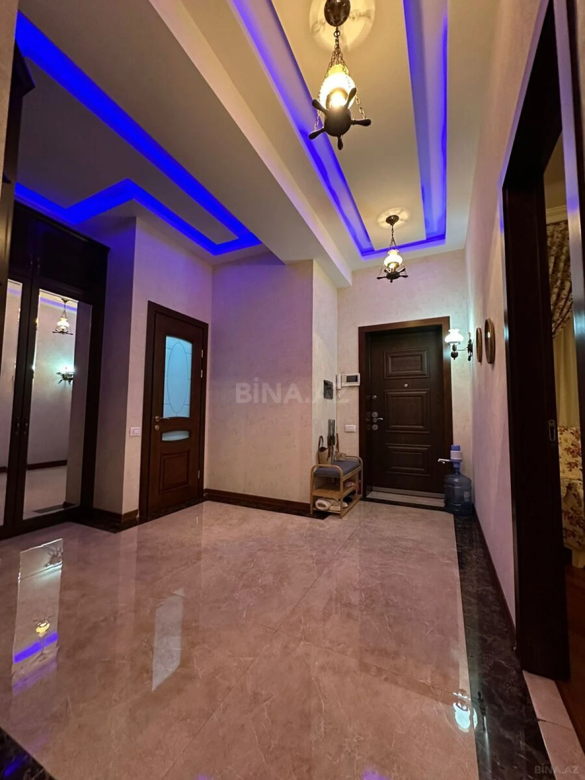 Satılır 2 otaqlı mənzil 121 m²