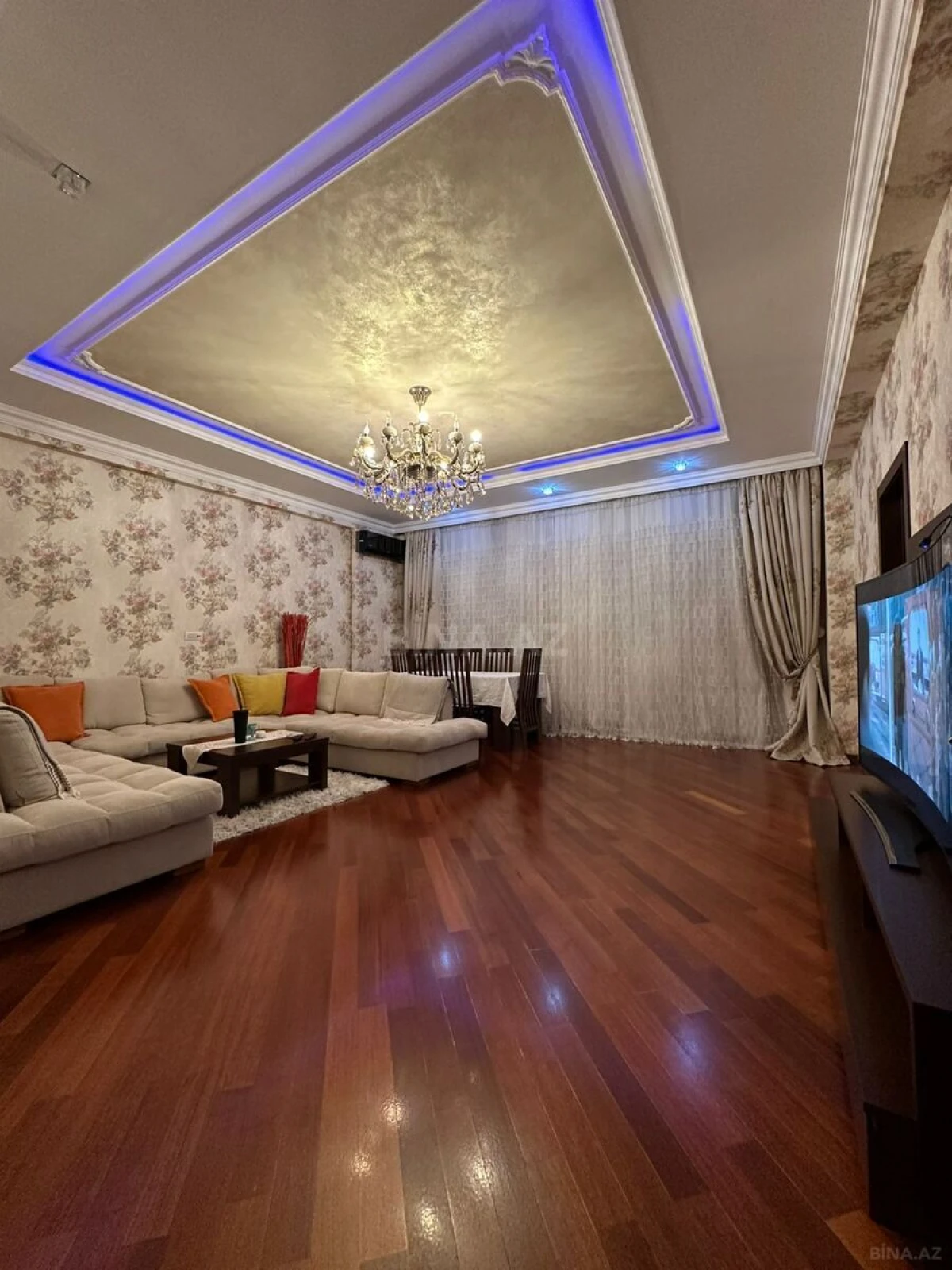 Satılır 2 otaqlı mənzil 121 m²
