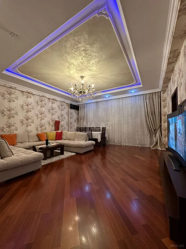 Satılır 2 otaqlı mənzil 121 m²