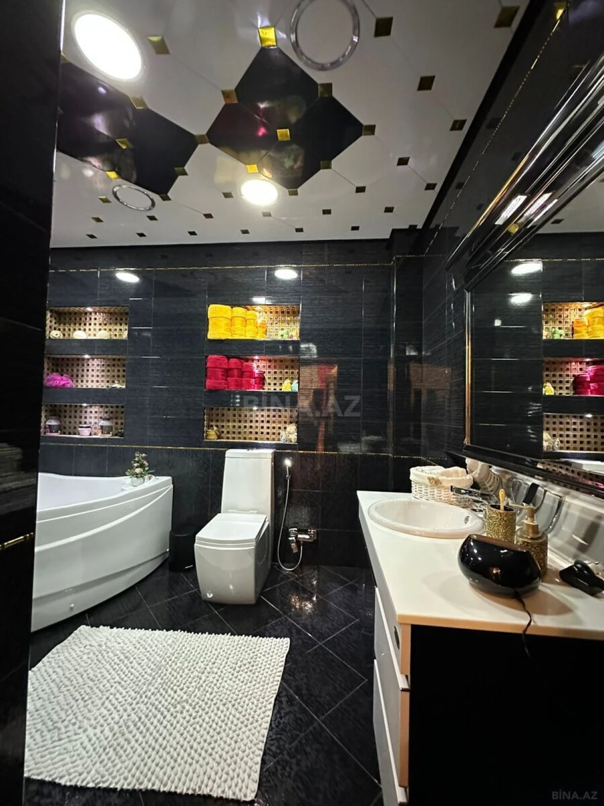 Satılır 2 otaqlı mənzil 121 m²