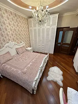 Satılır 2 otaqlı mənzil 121 m²