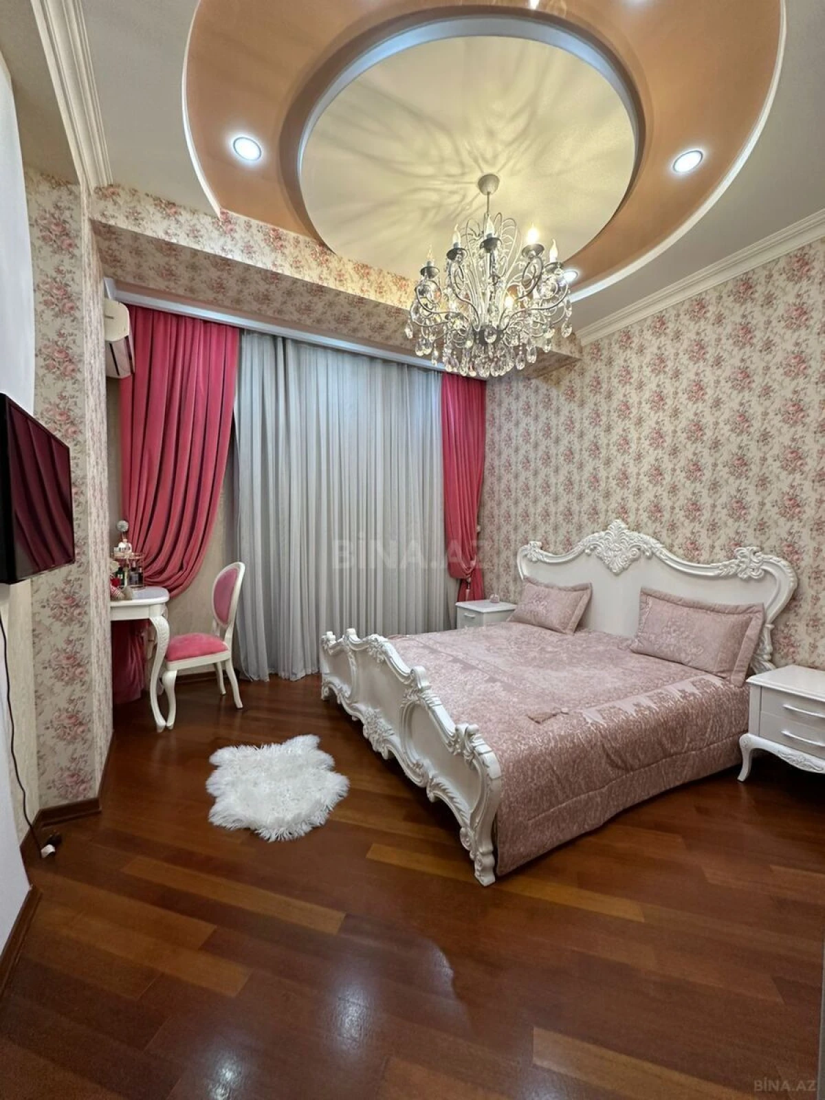 Satılır 2 otaqlı mənzil 121 m²