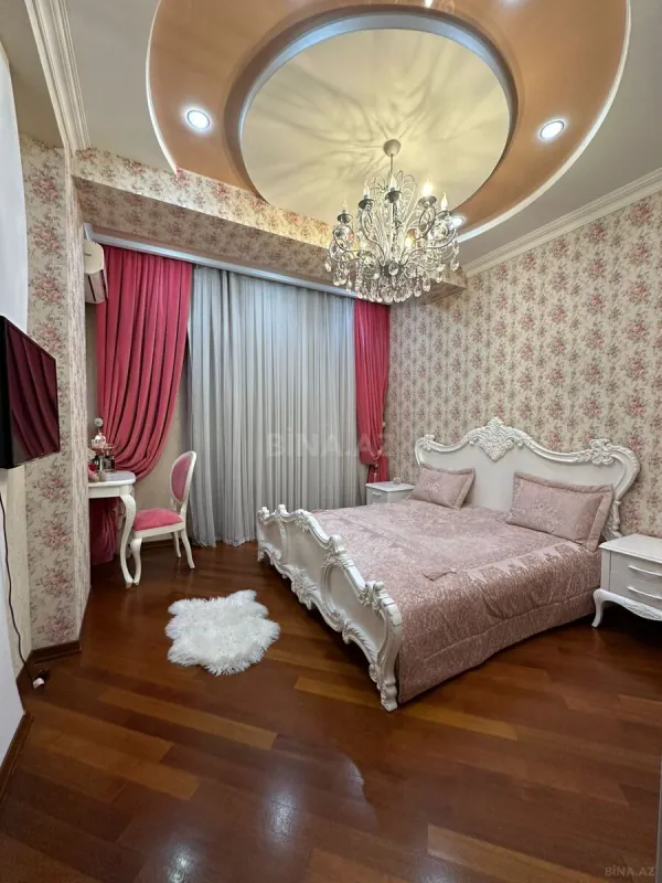 Satılır 2 otaqlı mənzil 121 m²