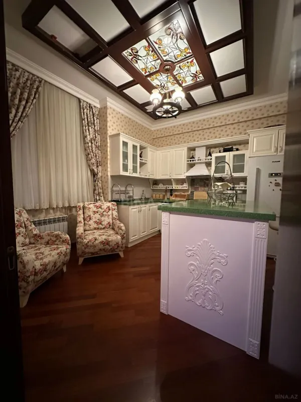 Satılır 2 otaqlı mənzil 121 m²