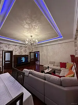 Satılır 2 otaqlı mənzil 121 m²