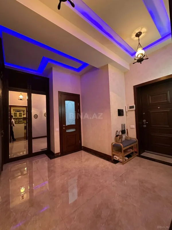 Satılır 2 otaqlı mənzil 121 m²