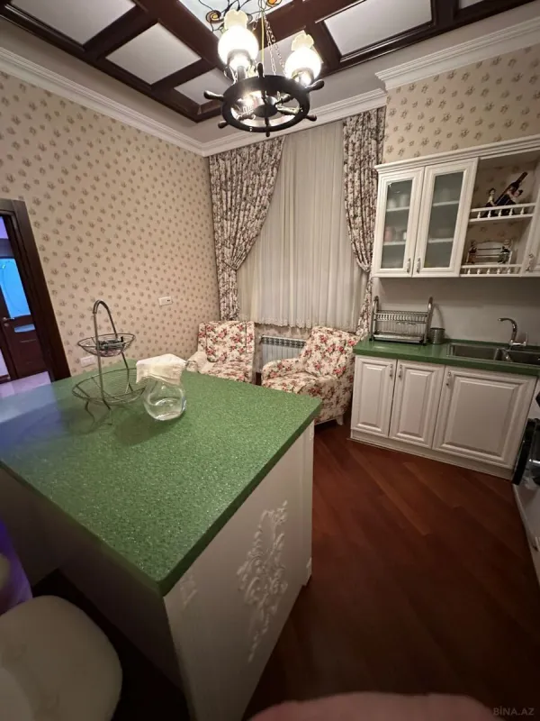 Satılır 2 otaqlı mənzil 121 m²