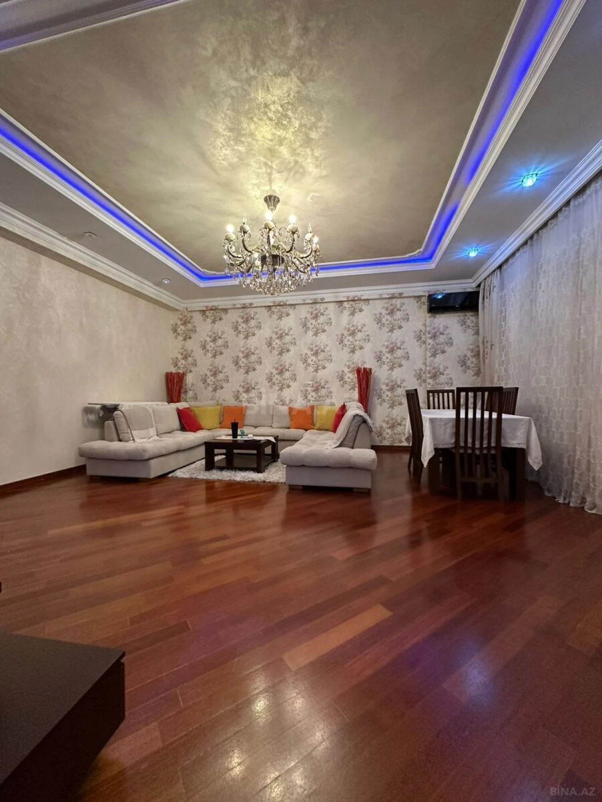 Satılır 2 otaqlı mənzil 121 m²