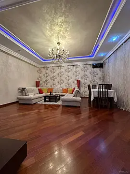 Satılır 2 otaqlı mənzil 121 m²