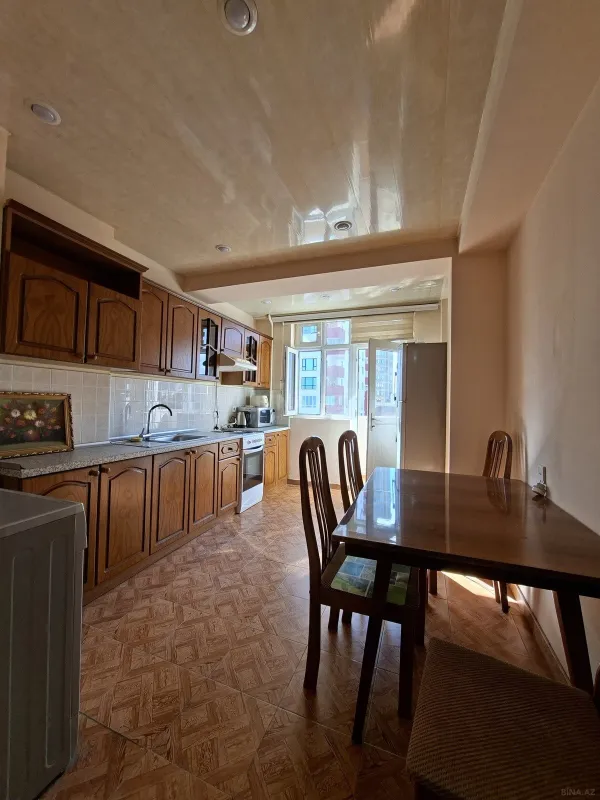 Kirayə verilir 2 otaqlı mənzil 75 m²