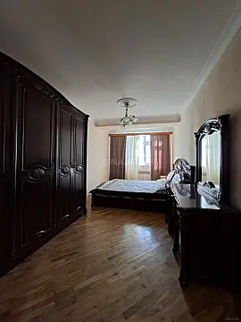 Kirayə verilir 2 otaqlı mənzil 75 m²