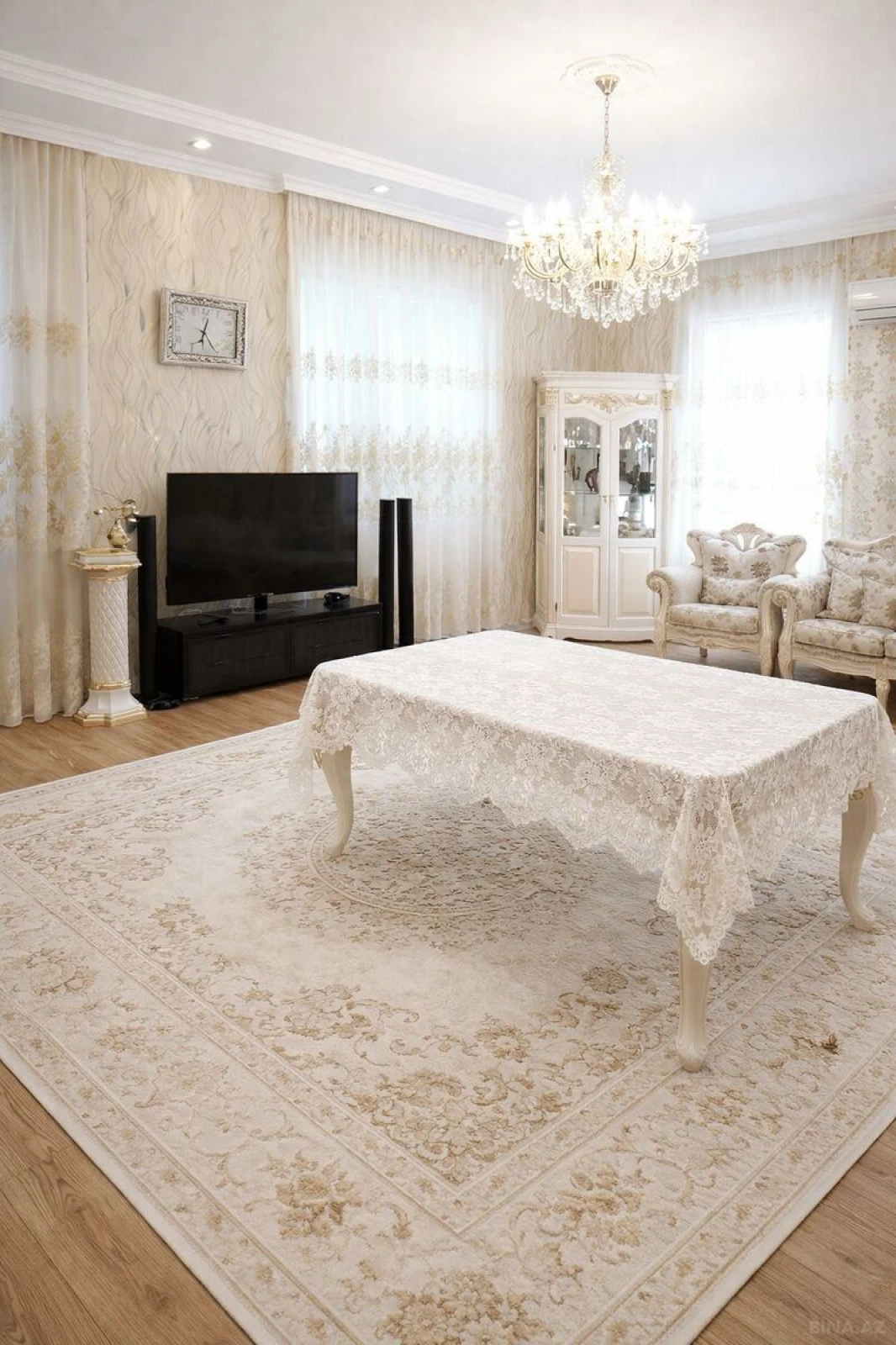 Satılır 9 otaqlı həyət evi 350 m²