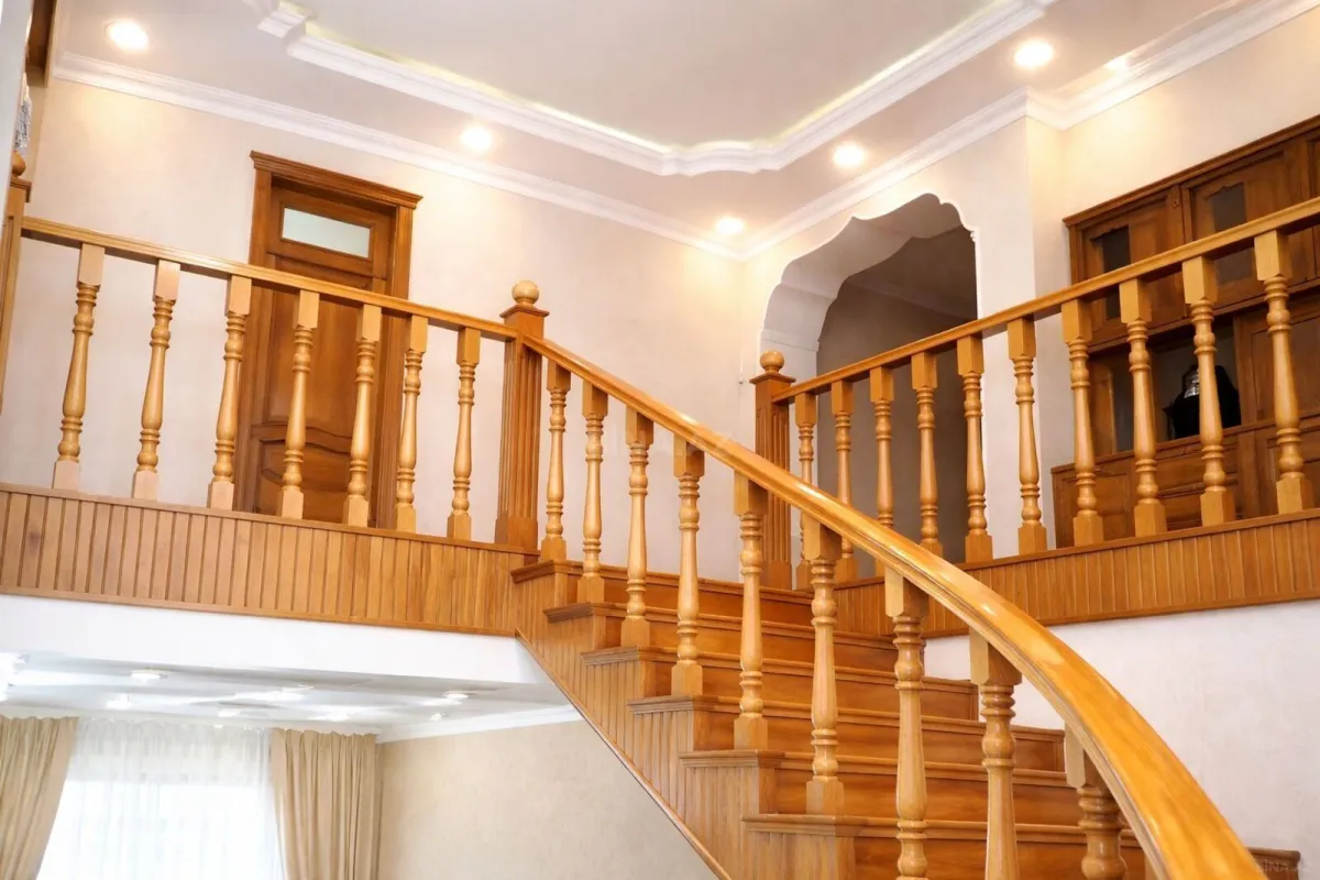 Satılır 9 otaqlı həyət evi 350 m²