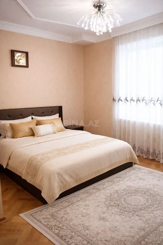 Satılır 9 otaqlı həyət evi 350 m²