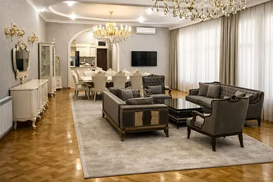 Satılır 9 otaqlı həyət evi 350 m²