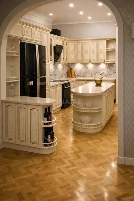 Satılır 9 otaqlı həyət evi 350 m²