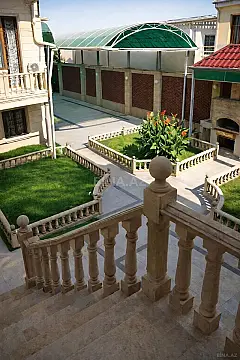 Satılır 9 otaqlı həyət evi 350 m²