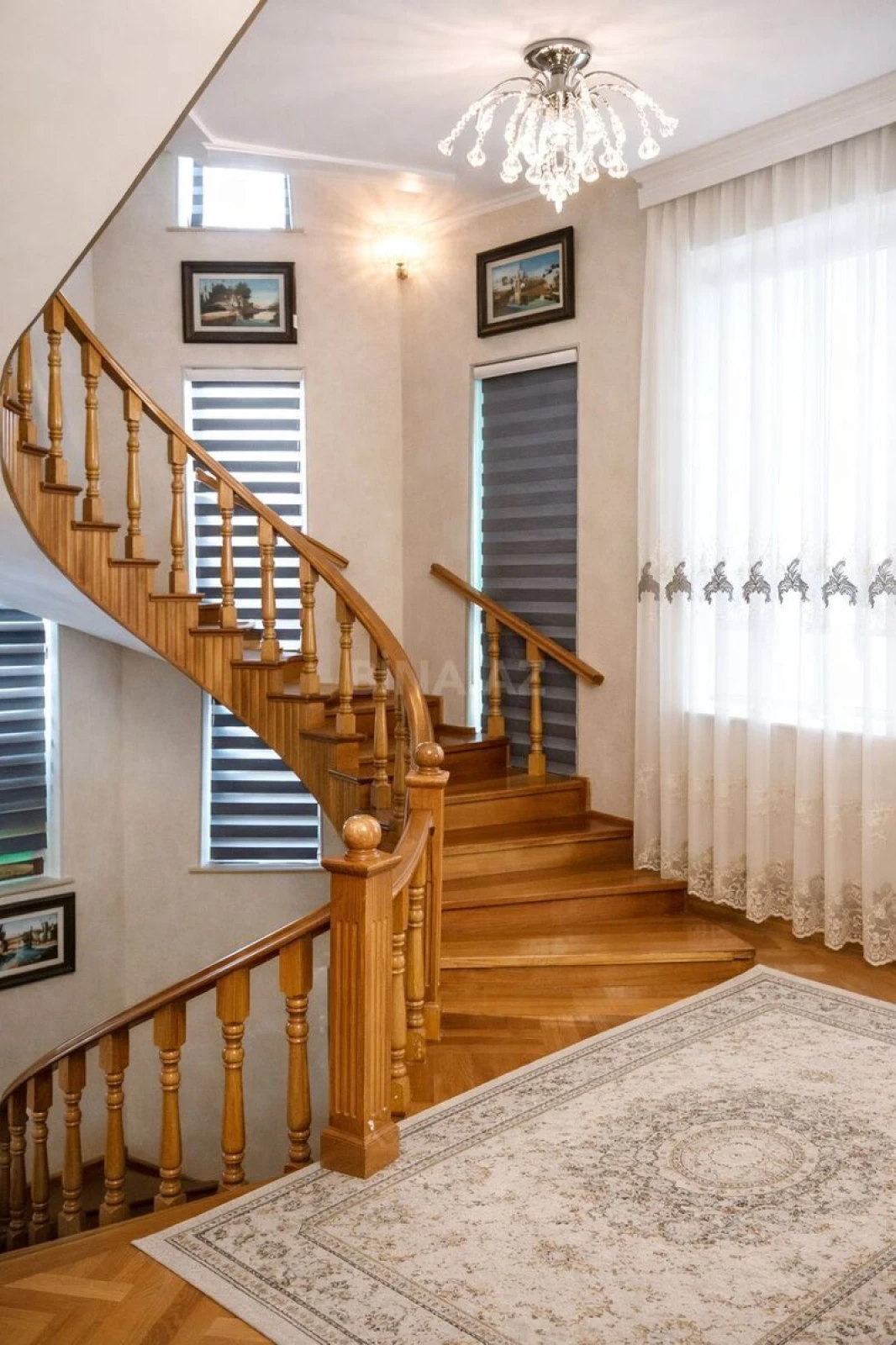 Satılır 9 otaqlı həyət evi 350 m²