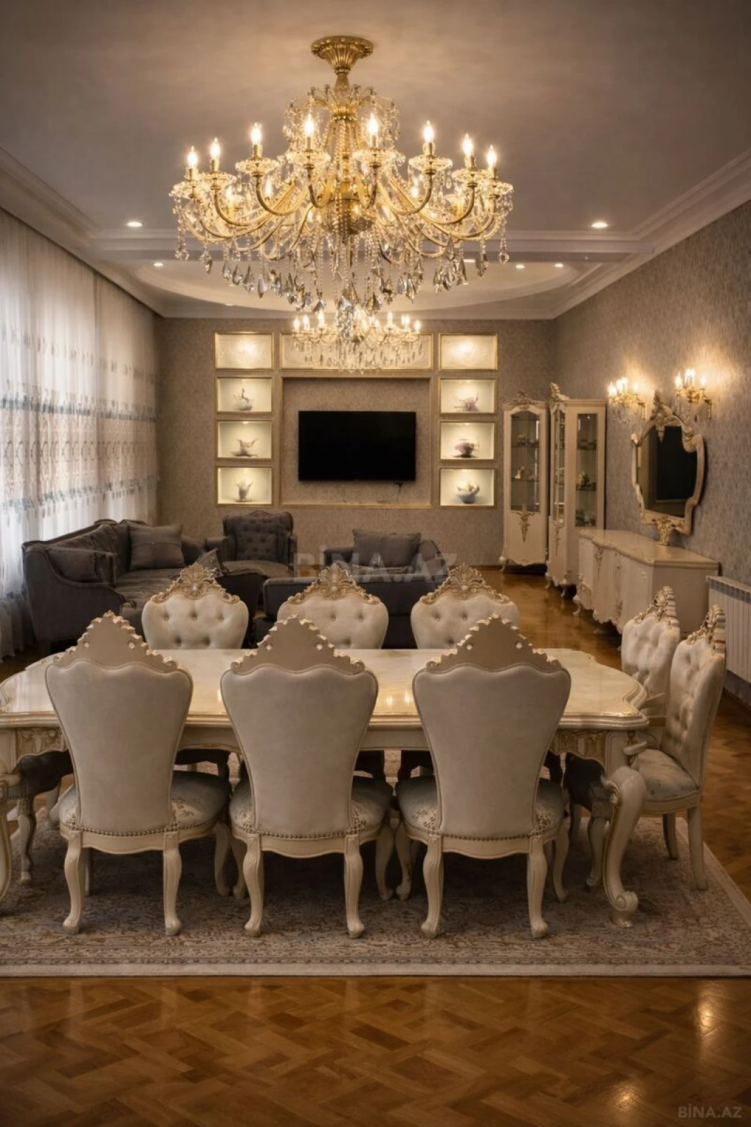 Satılır 9 otaqlı həyət evi 350 m²