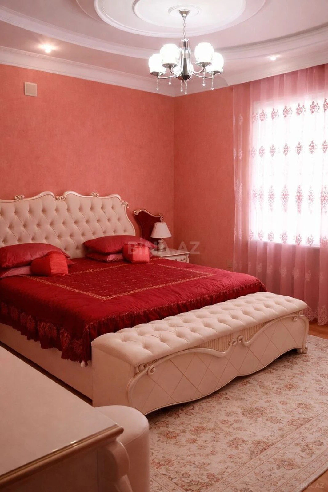 Satılır 9 otaqlı həyət evi 350 m²