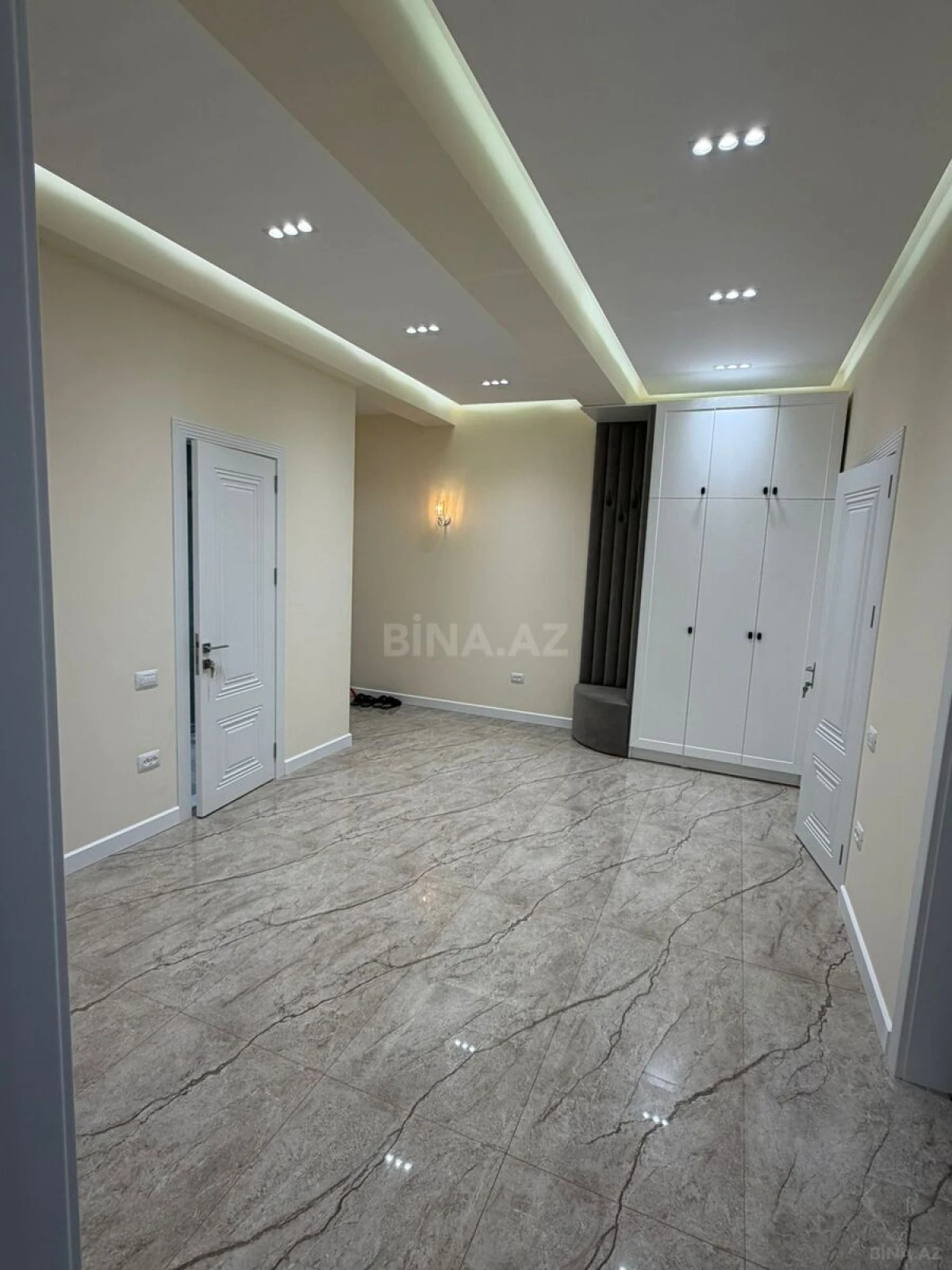 Kirayə verilir 3 otaqlı mənzil 157 m²