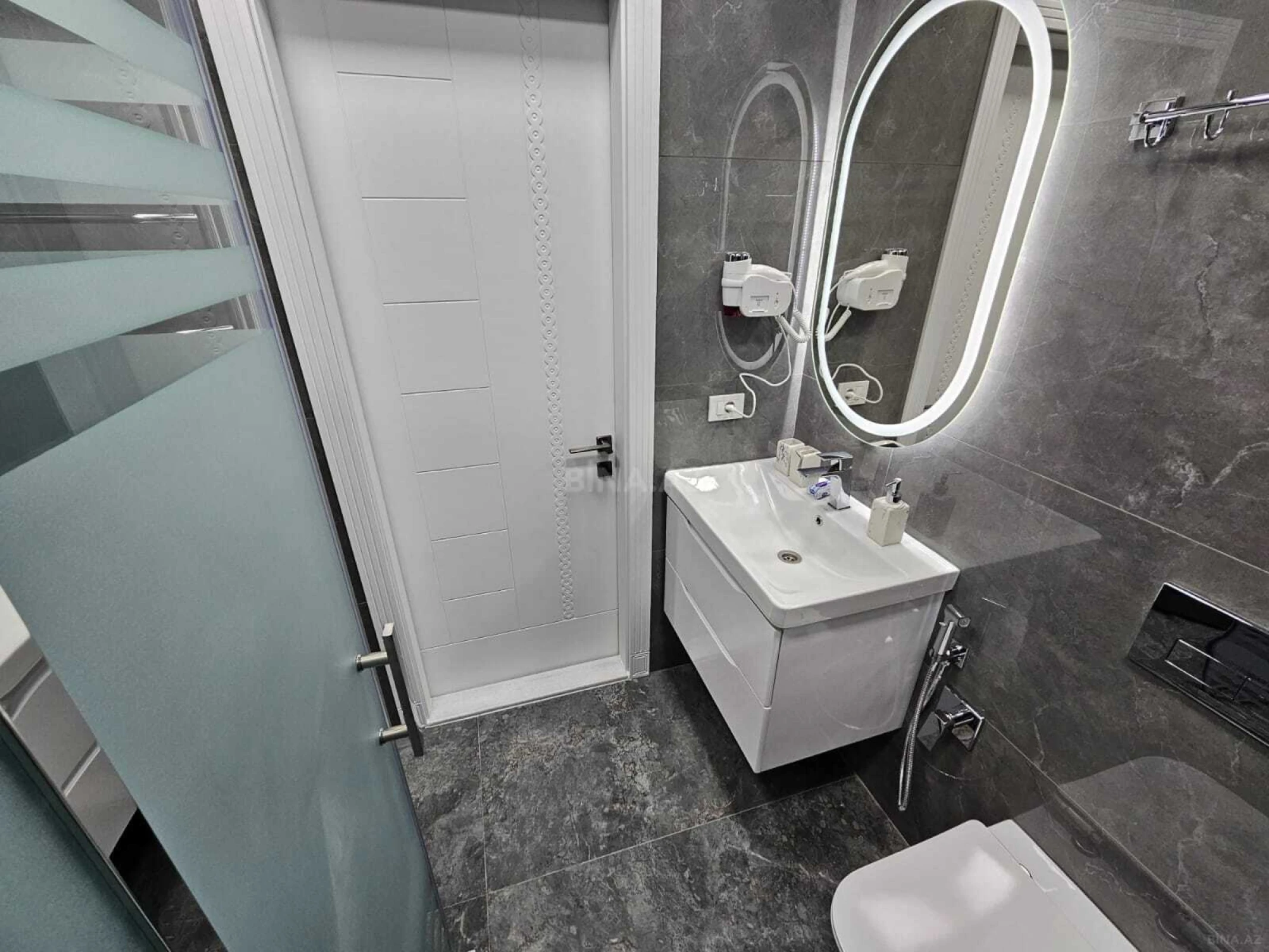 Kirayə verilir 2 otaqlı mənzil 78 m²