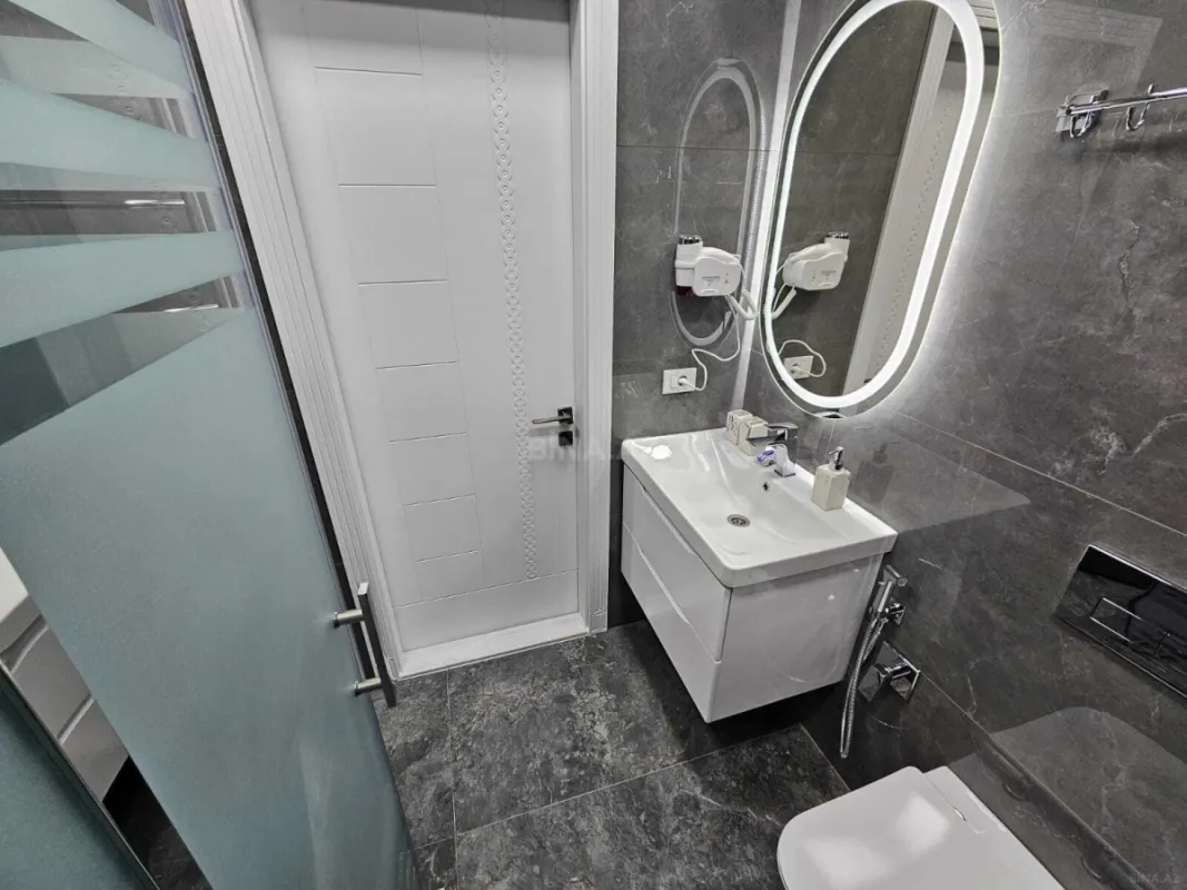 Kirayə verilir 2 otaqlı mənzil 78 m²