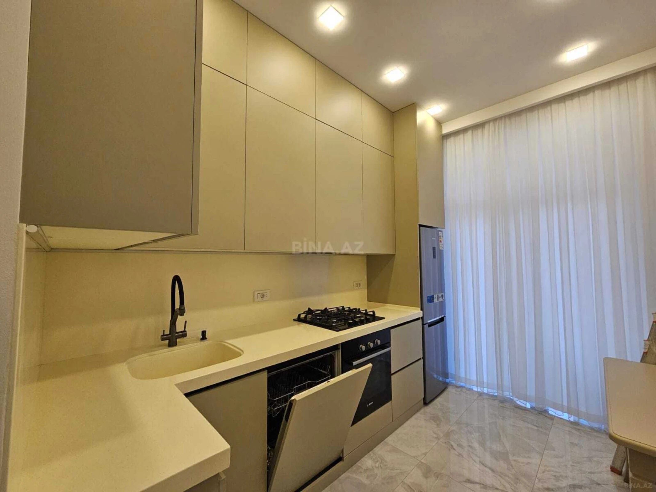 Kirayə verilir 2 otaqlı mənzil 78 m²