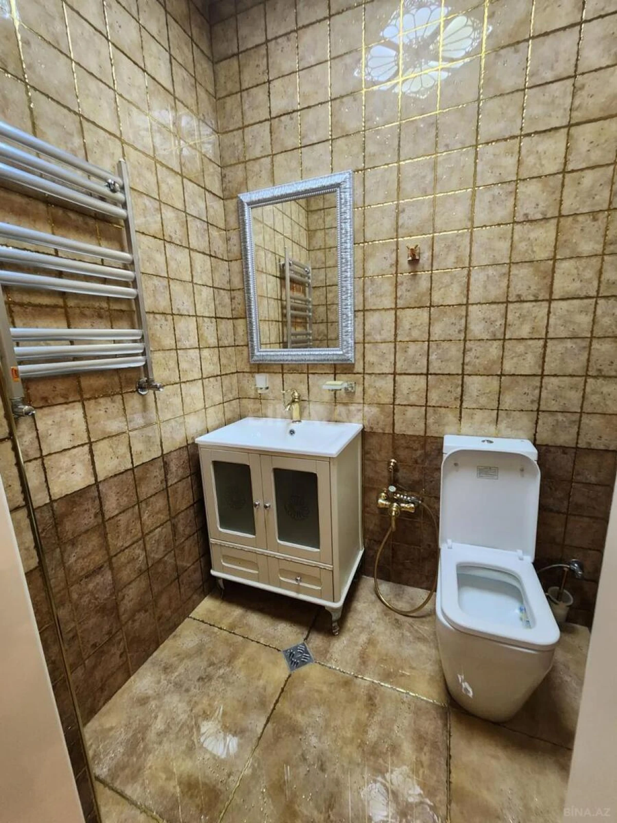 Satılır 3 otaqlı mənzil 166 m²