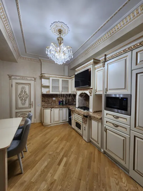 Satılır 3 otaqlı mənzil 166 m²