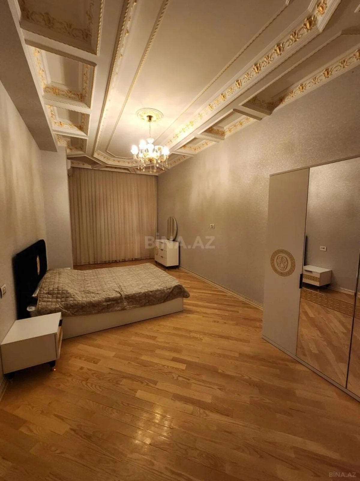 Satılır 3 otaqlı mənzil 166 m²