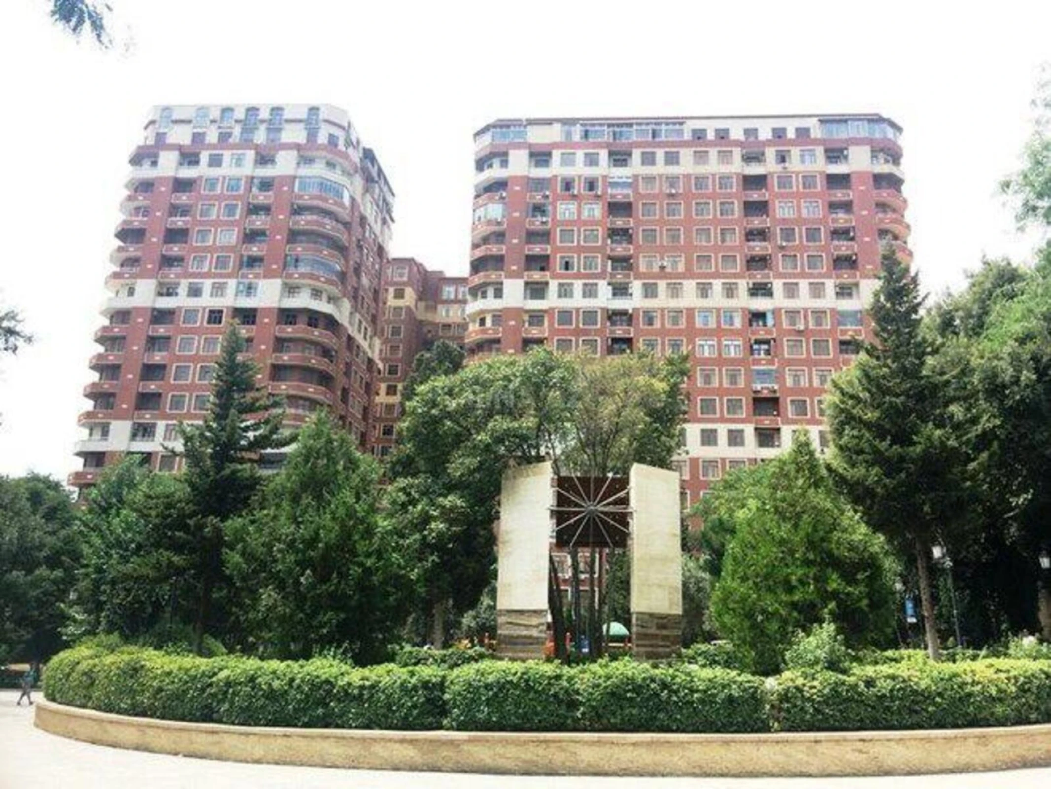 Satılır 3 otaqlı mənzil 166 m²