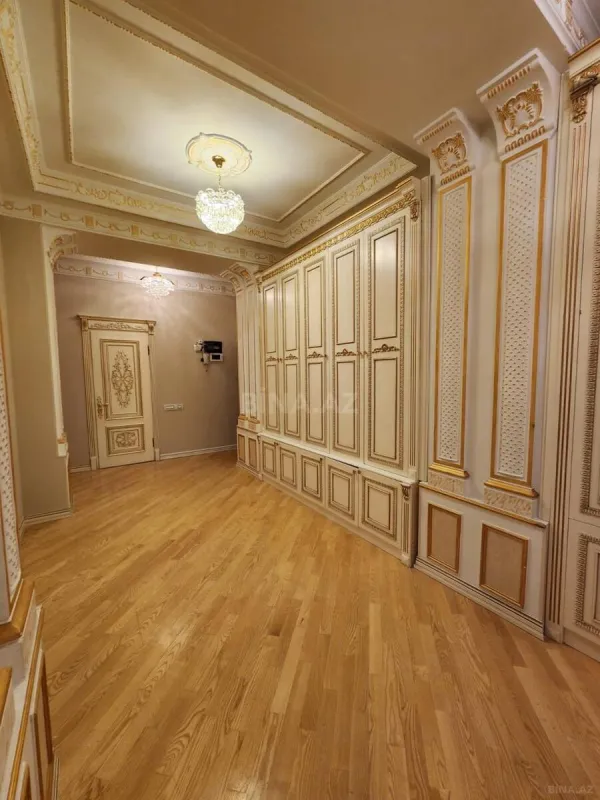 Satılır 3 otaqlı mənzil 166 m²