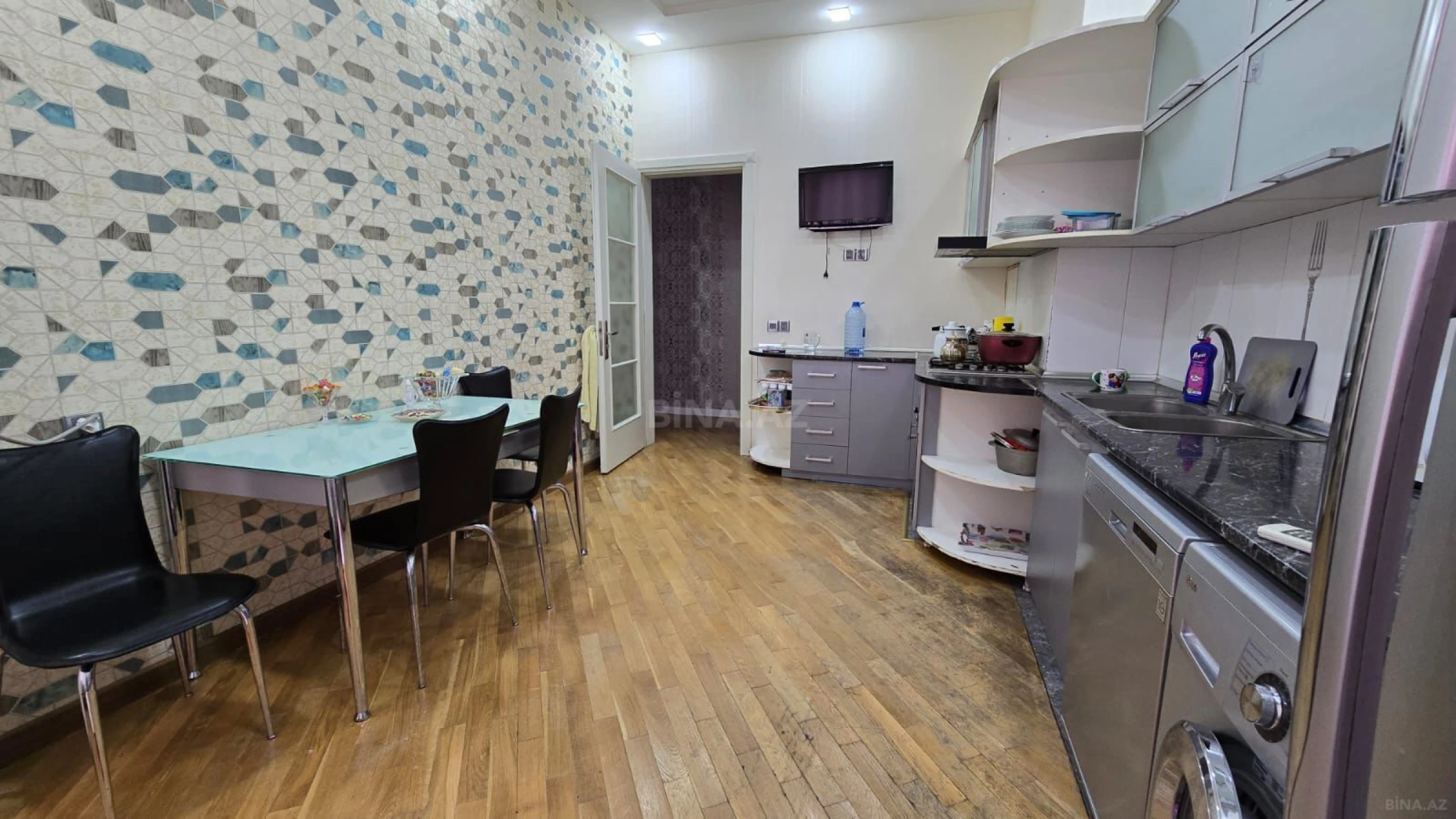 Satılır 3 otaqlı mənzil 162 m²