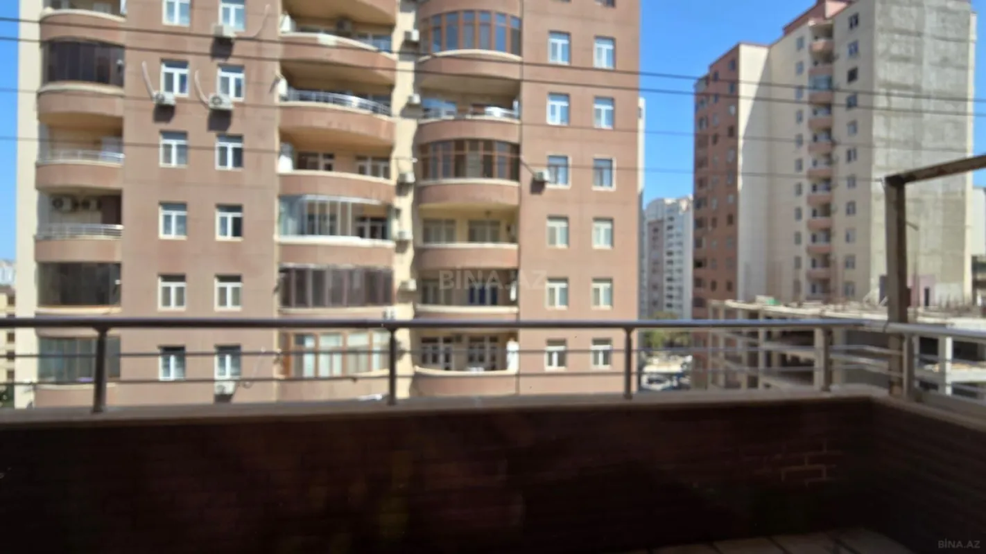 Satılır 3 otaqlı mənzil 162 m²