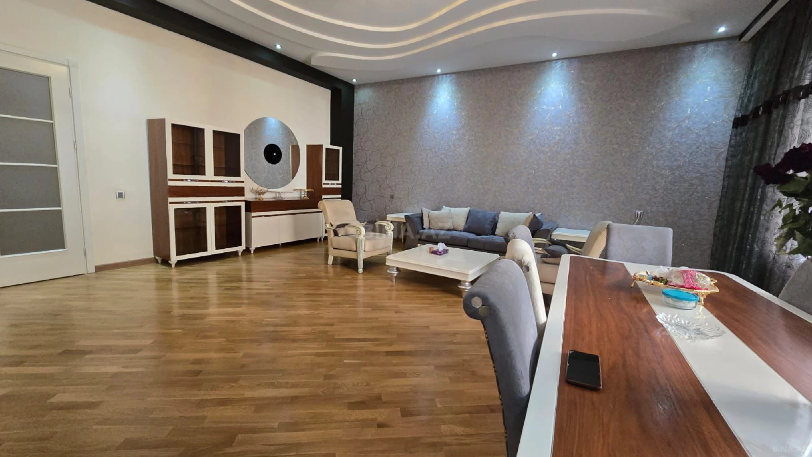 Satılır 3 otaqlı mənzil 162 m²