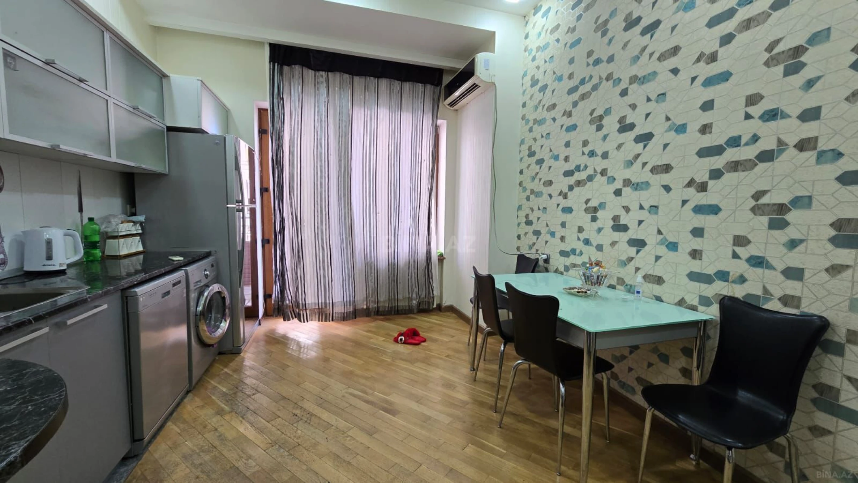 Satılır 3 otaqlı mənzil 162 m²
