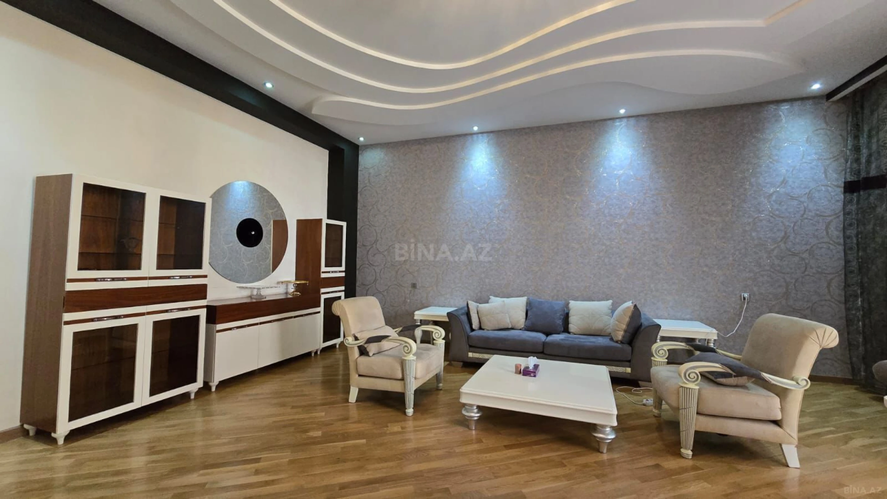 Satılır 3 otaqlı mənzil 162 m²