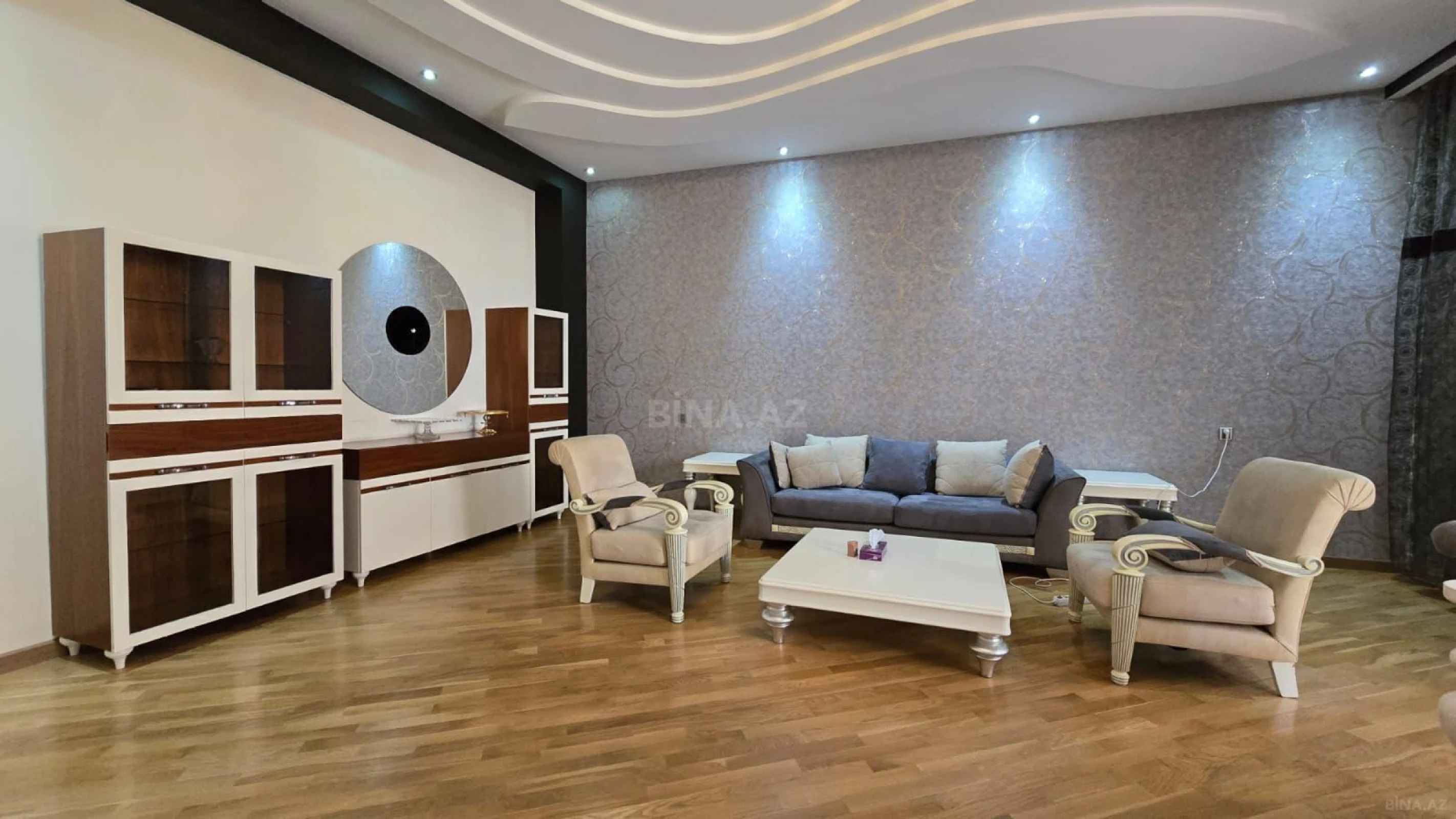 Satılır 3 otaqlı mənzil 162 m²