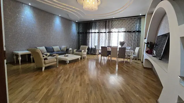 Satılır 3 otaqlı mənzil 162 m²