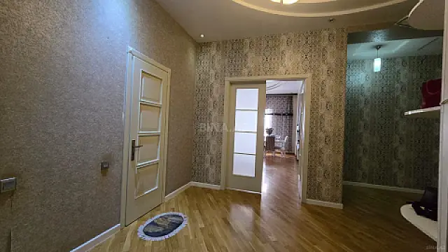 Satılır 3 otaqlı mənzil 162 m²